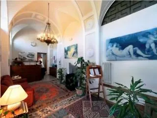 Iris Hotel 2*