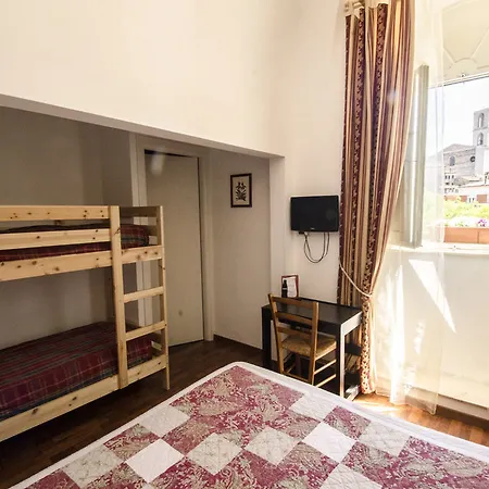 Iris Hotel