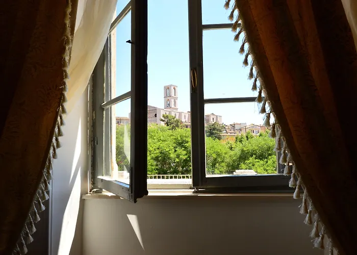 Iris 2* بيرودجا