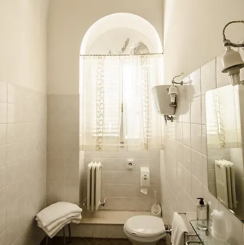 Iris 2* بيرودجا