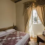 Iris Hotel