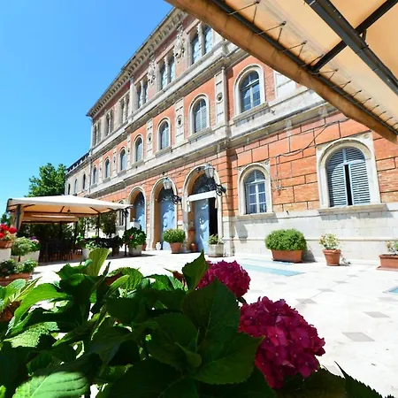 Hotel Iris 2*