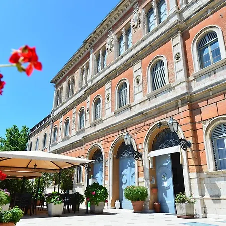 Hotel Iris 2*