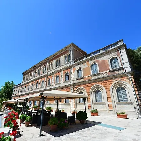 Hotel Iris 2*