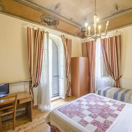 Iris Hotel