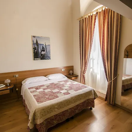 Iris Hotel
