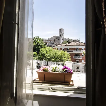 Iris Hotel