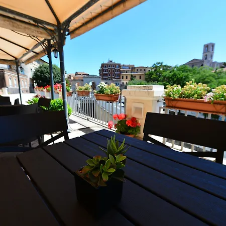 Iris Hotel