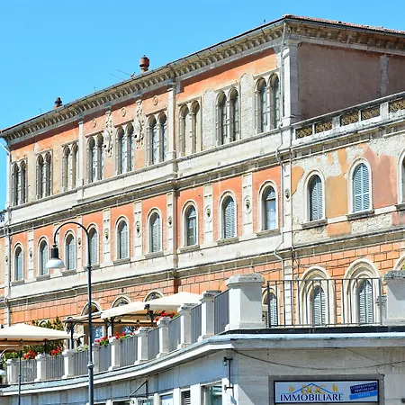 Iris Hotel