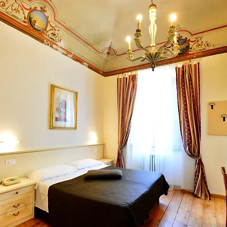 Iris Hotel