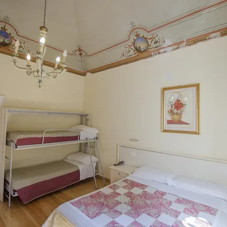 Iris Hotel