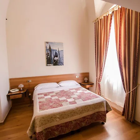 Iris Hotel
